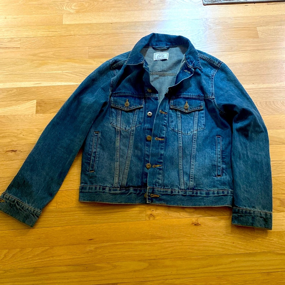 Classisc jean jacket. Jos A Bank Men’s -M. 100% cotton Front buttons & pockets